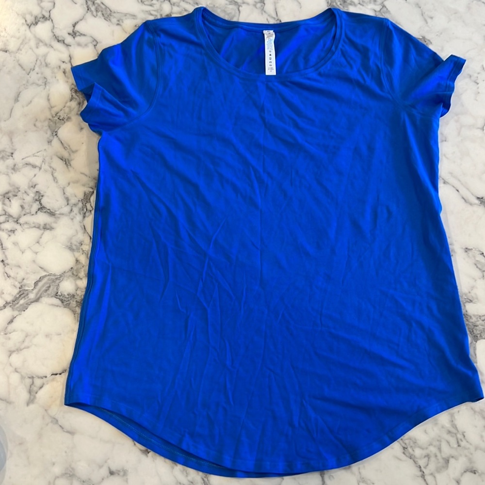 Blue lululemon t-shirt with rounded bottom seam